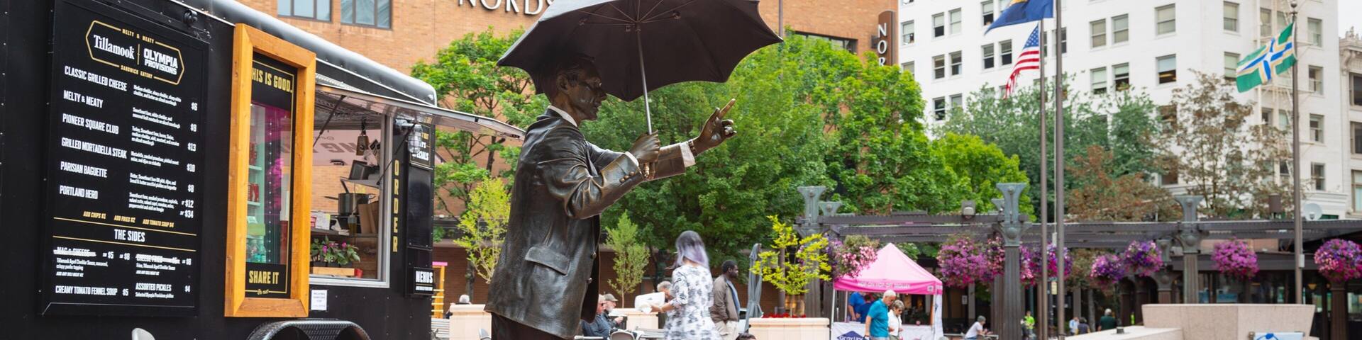 Pioneer Courthouse Square showing outdoor art and a statue or sculpture