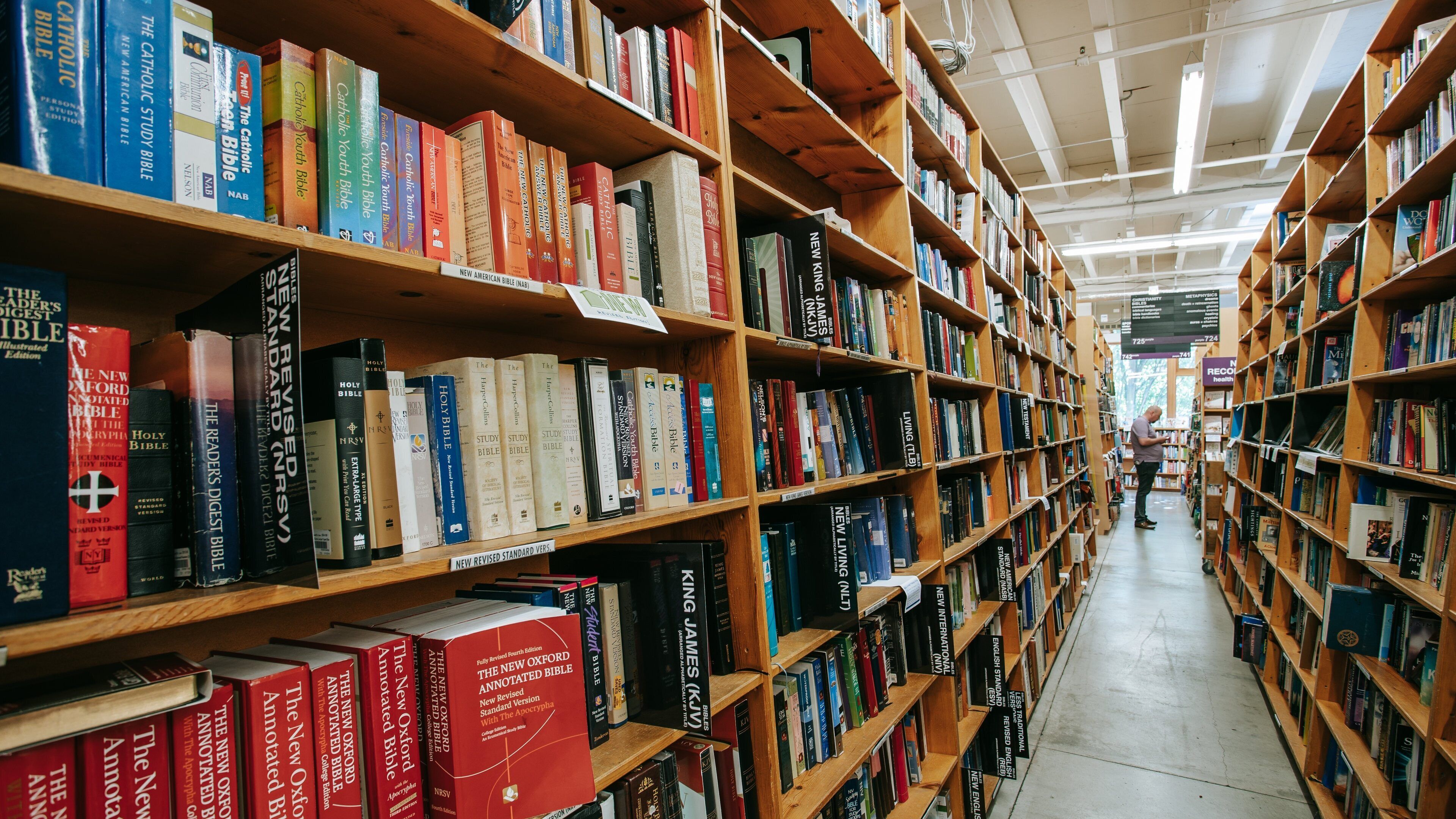 Powell\'s City of Books showing interior views as well as an individual male