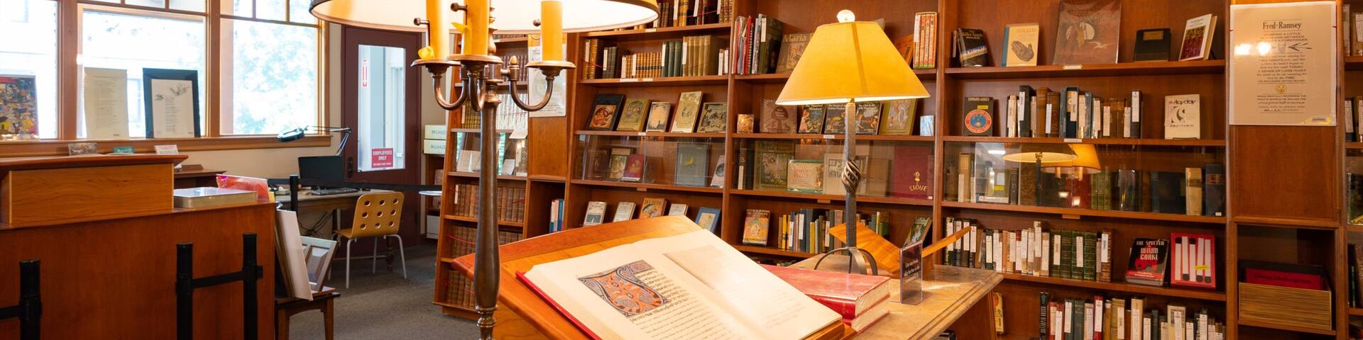 Powell\'s City of Books which includes interior views