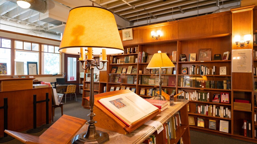 Powell\'s City of Books which includes interior views