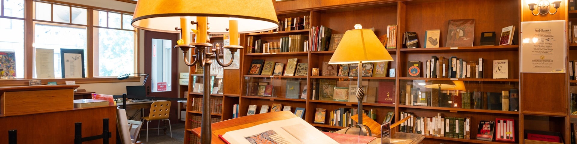 Powell\'s City of Books which includes interior views