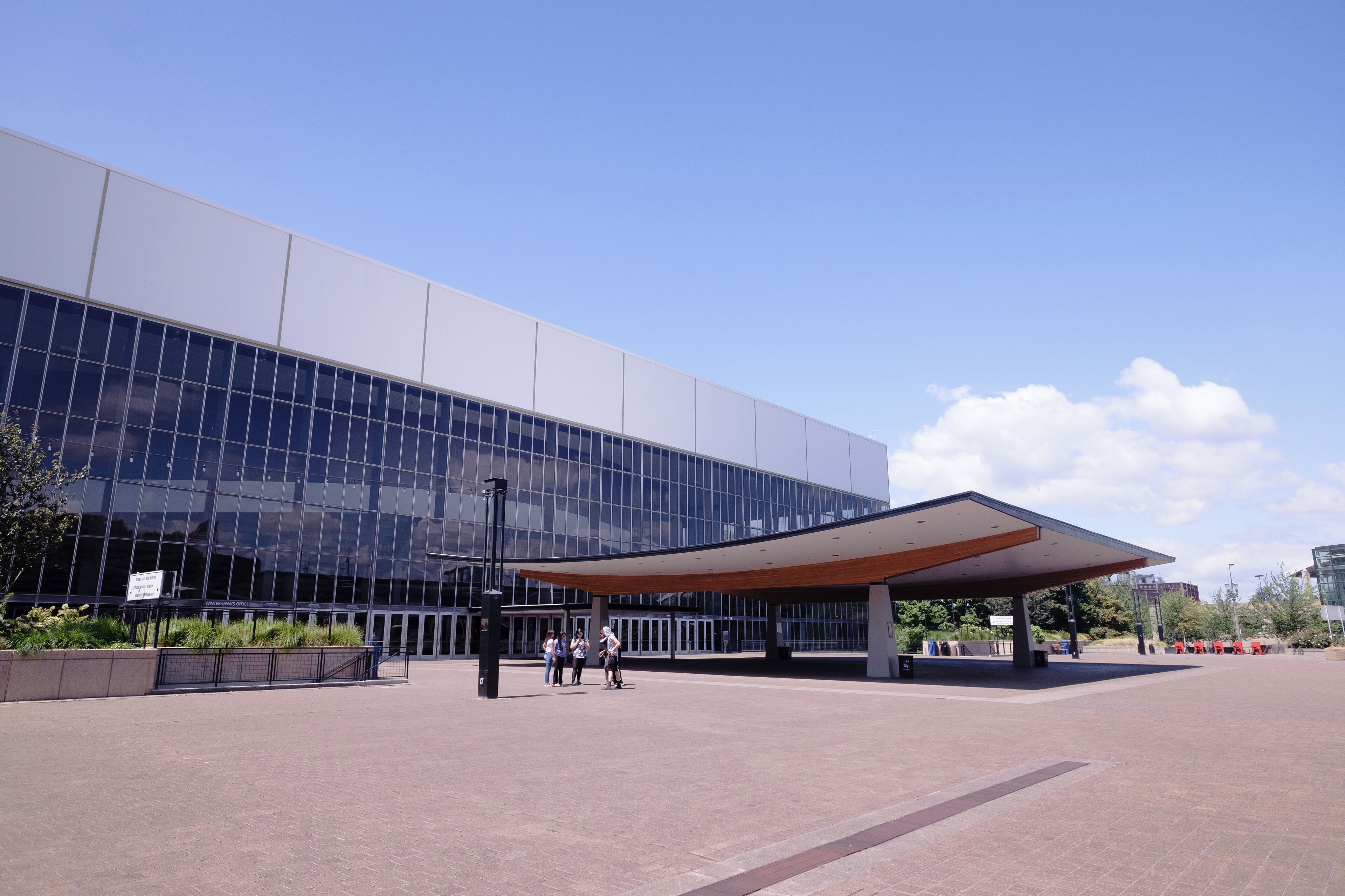Portland_VeteransMemorialColiseum_502363-1
