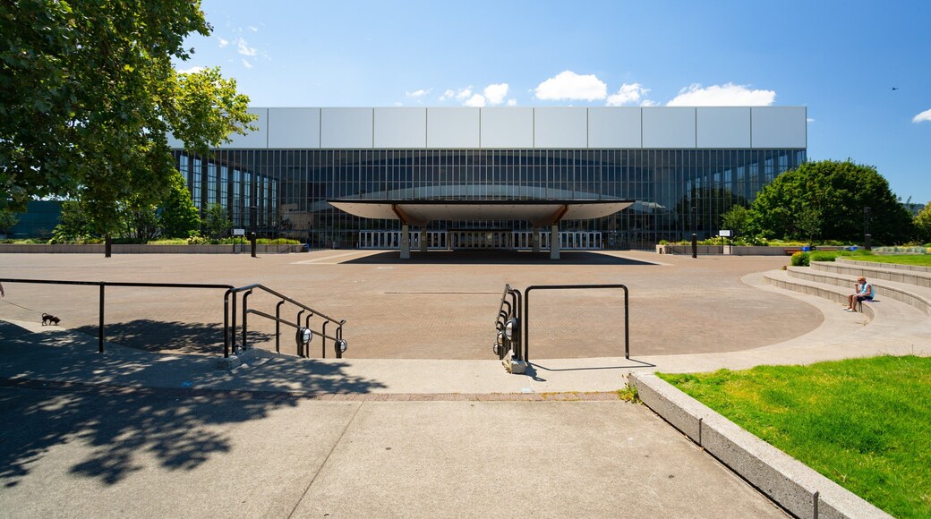 Veterans Memorial Coliseum which includes modern architecture