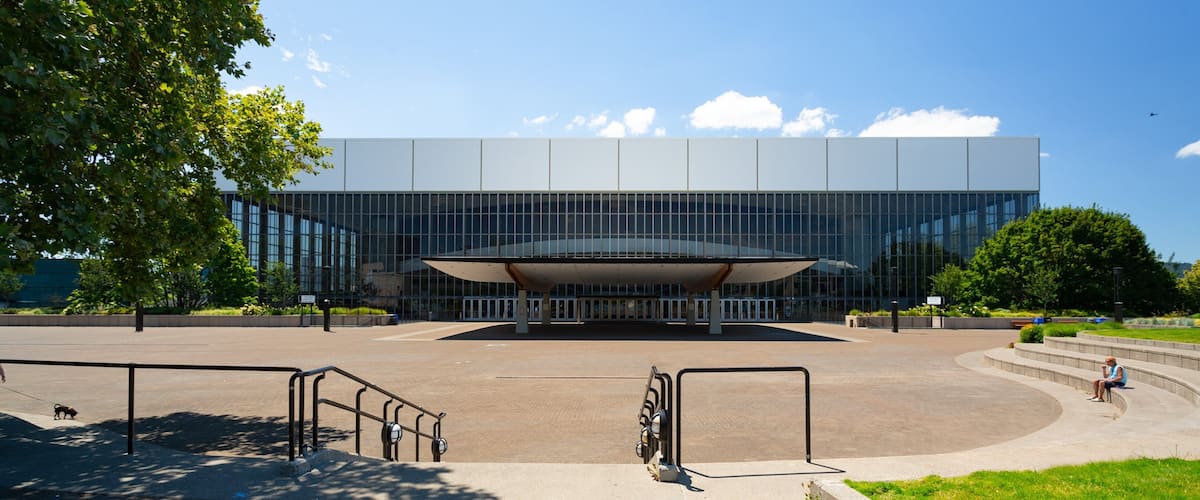Veterans Memorial Coliseum which includes modern architecture