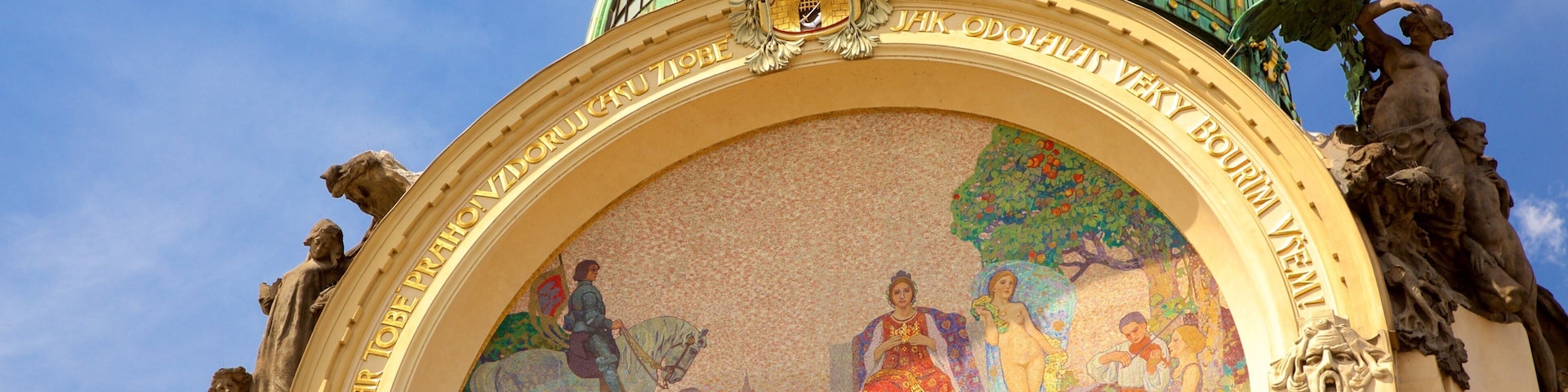 Obecní dům caracterizando elementos de patrimônio, arquitetura de patrimônio e arte