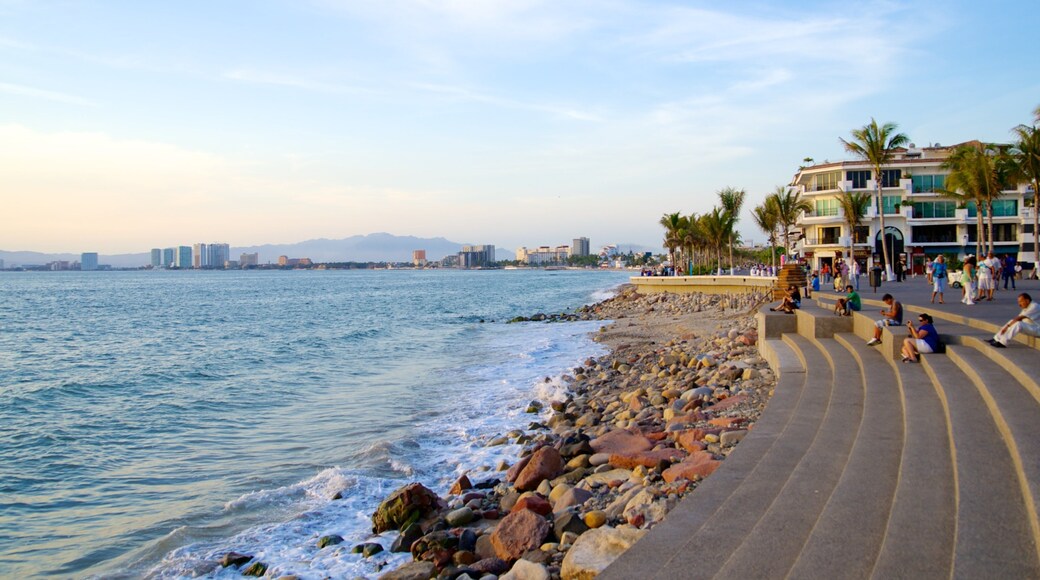 Malecon which includes rugged coastline