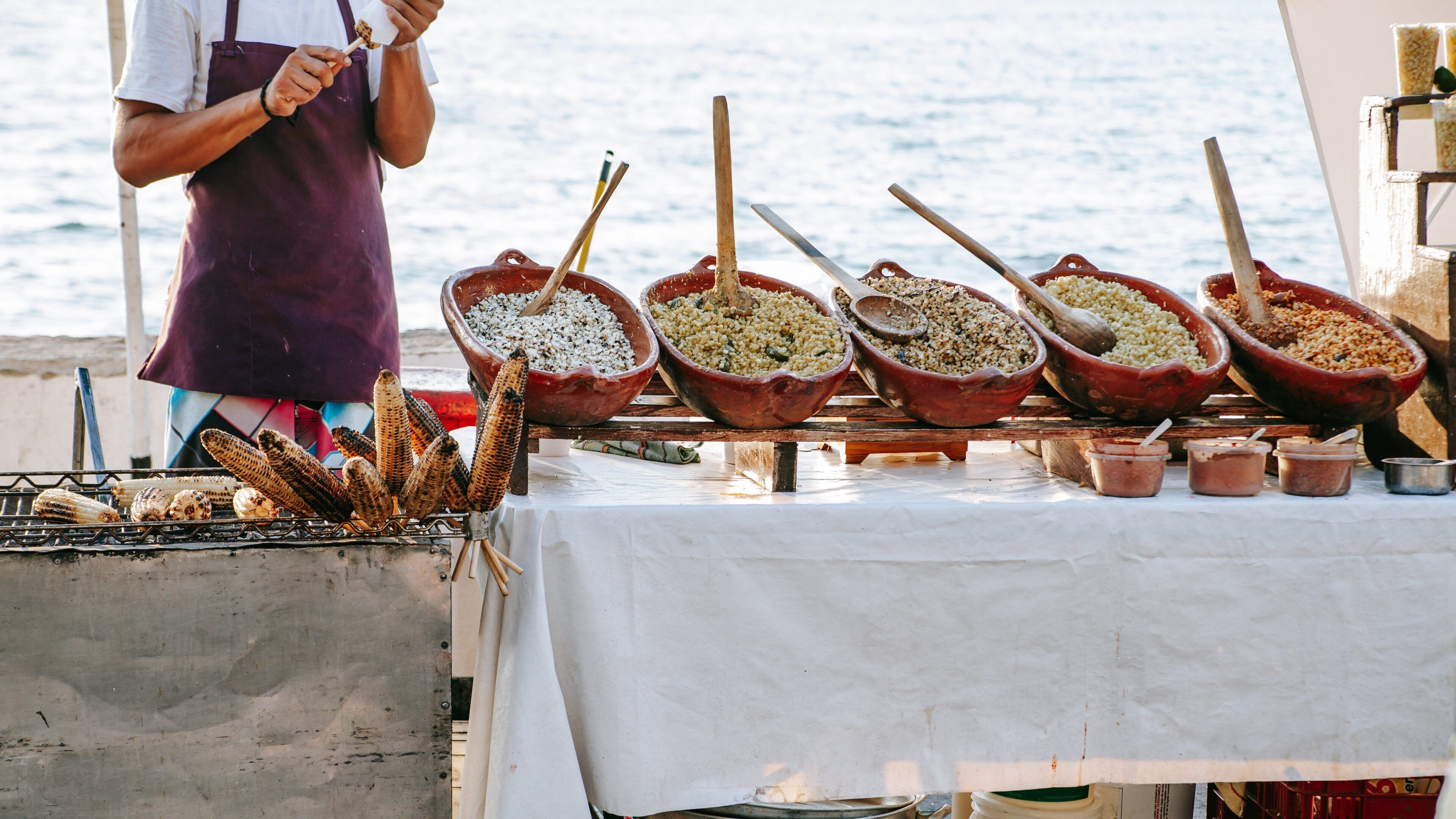 Malecon showing markets and food
