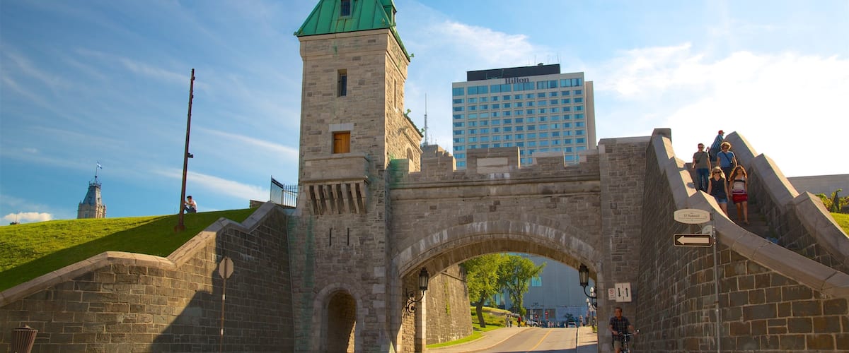 Tòa nhà Quốc hội trong đó bao gồm di sản, cầu và hoàng hôn