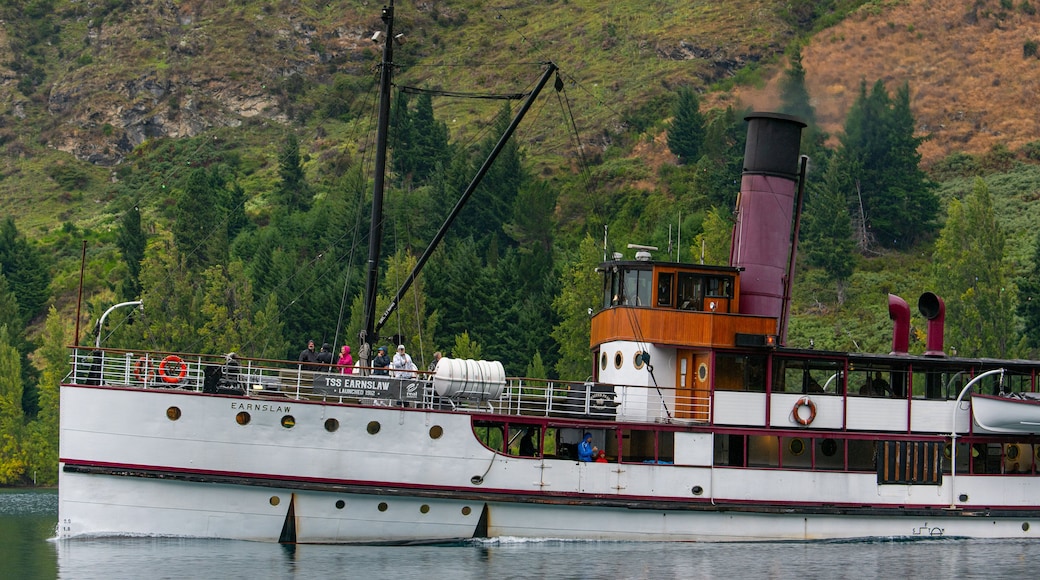 TSS Earnslaw Steamship showing boating and a bay or harbor