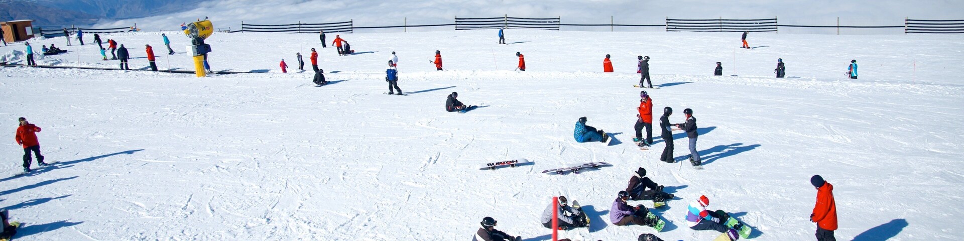 Coronet Peak Ski Area showing snow boarding, snow and landscape views