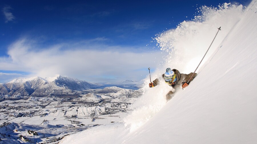 Coronet Peak Ski Area which includes snow and snow skiing