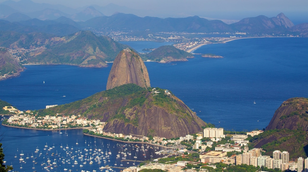 Corcovado showing mountains