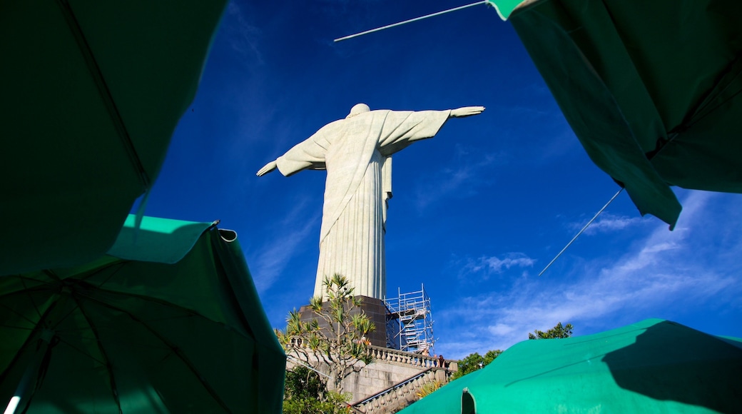 コルコバード どの含み 像あるいは彫刻 と 宗教的要素