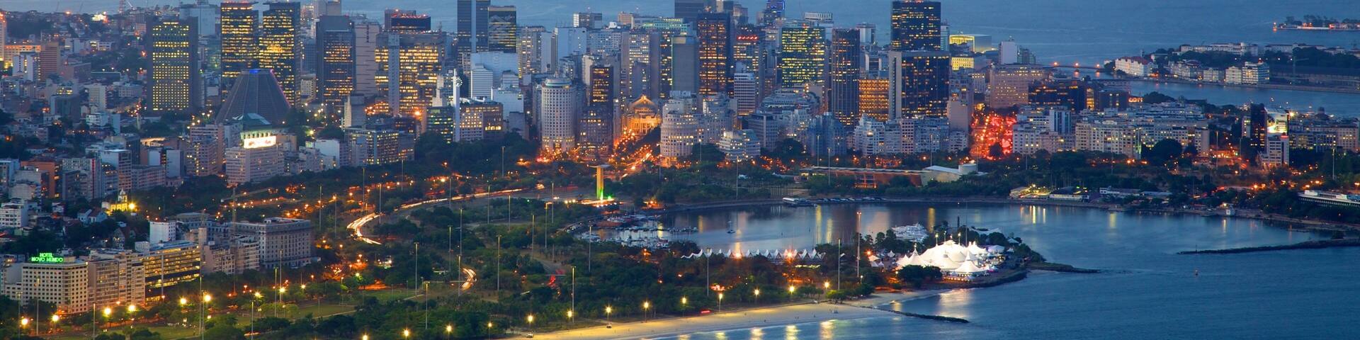 Sugar Loaf Mountain showing a city, general coastal views and night scenes
