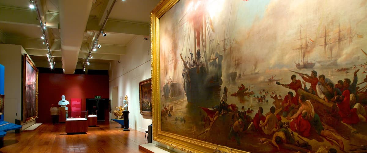 Museo Histórico Nacional que incluye vistas interiores y arte