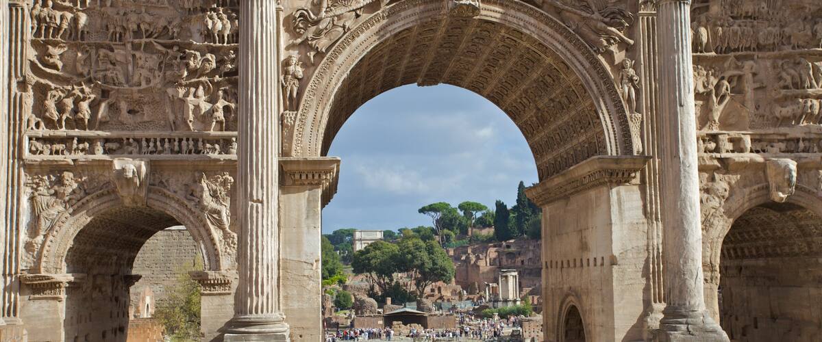 Forum romain mettant en vedette patrimoine architectural et ruine