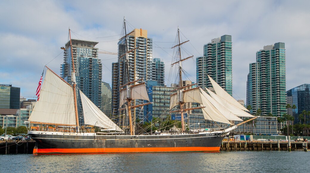 Maritime Museum of San Diego featuring a bay or harbor, heritage elements and a city