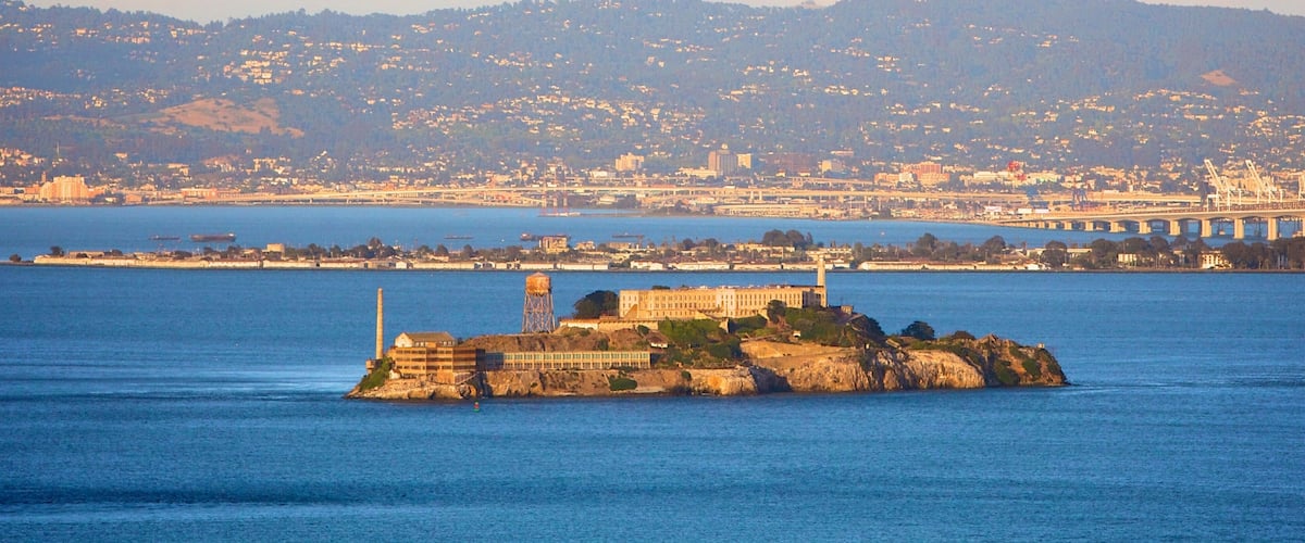 Alcatraz Island showing a coastal town and island images