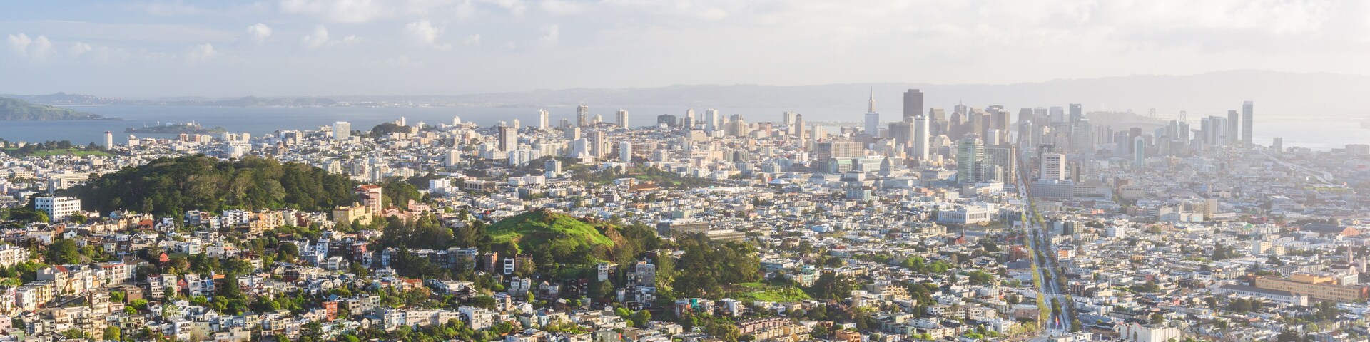 San Francisco, California, USA skyline from Twin Peaks in the morning.