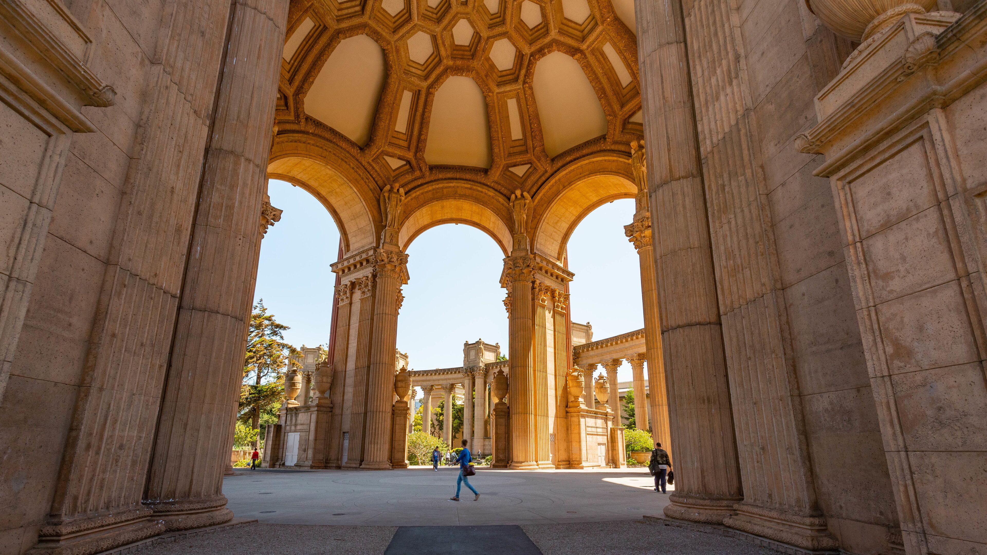 Palace of Fine Arts showing heritage elements and interior views