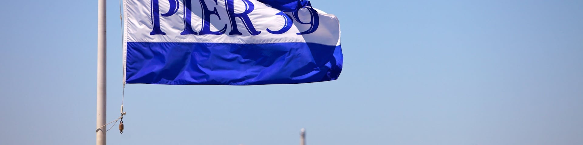 Pier 39 mostrando vistas panorámicas y señalización