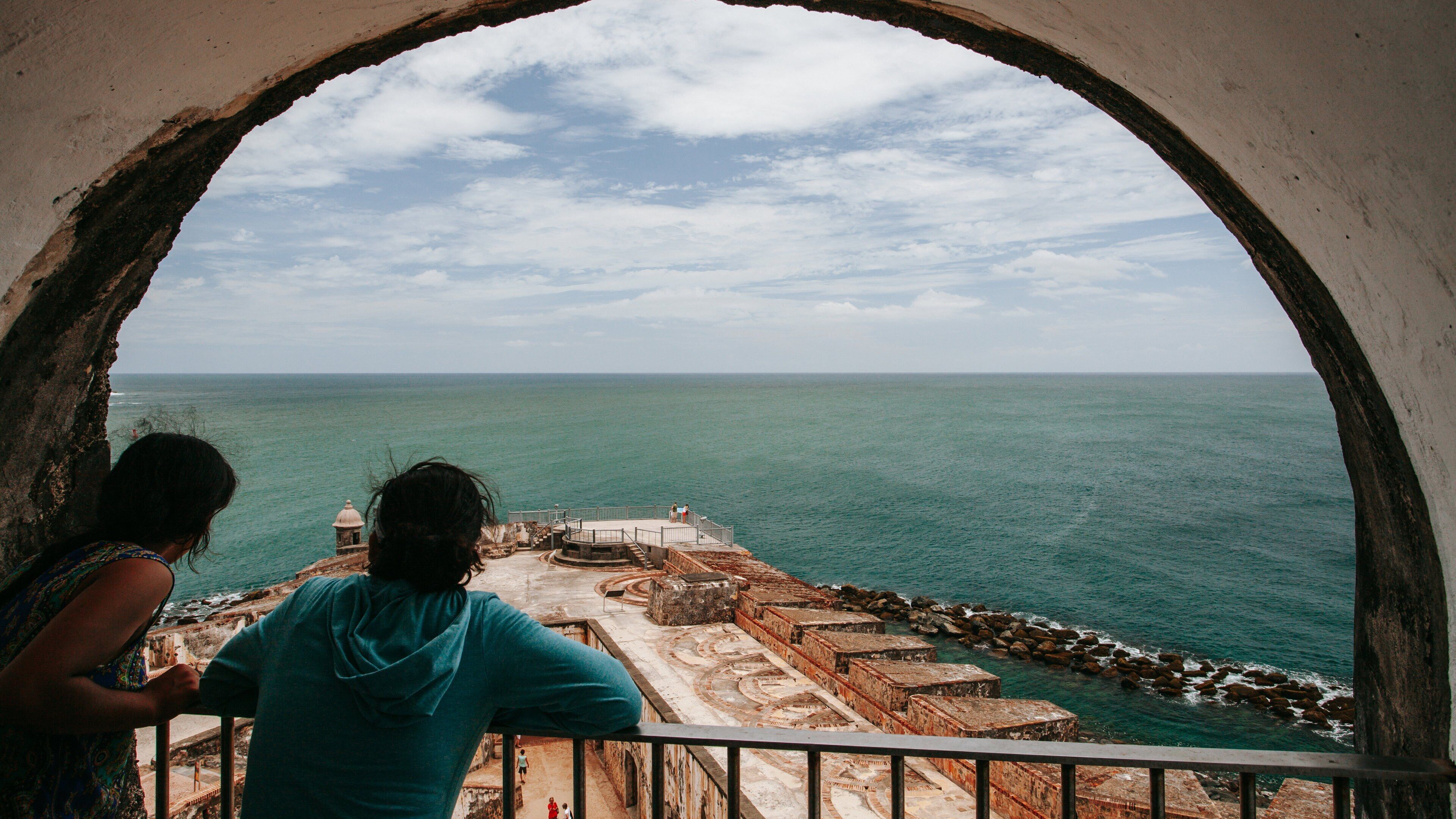 Castillo San Felipe del Morro showing general coastal views and views as well as a couple