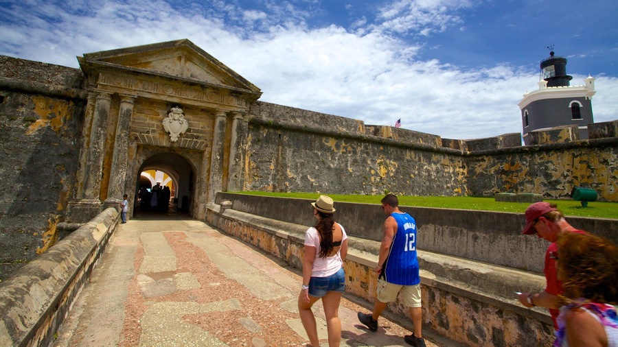 El Morro featuring heritage elements as well as a small group of people