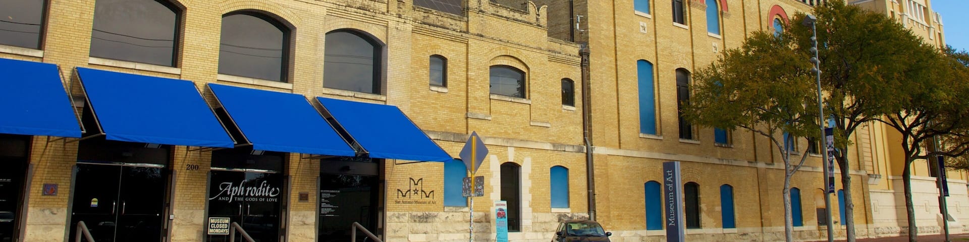 San Antonio Museum of Art which includes heritage architecture