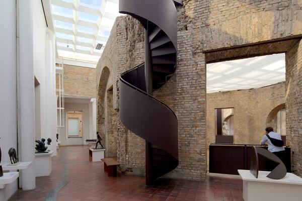 Pinacoteca do Estado qui includes vues intérieures et art