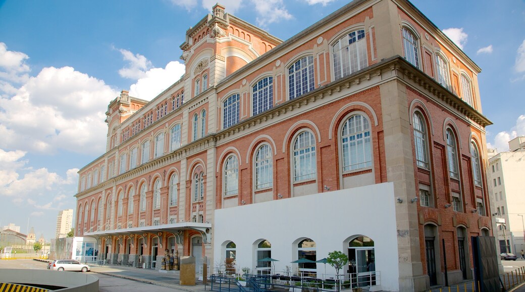 Pinacoteca do Estado featuring heritage architecture
