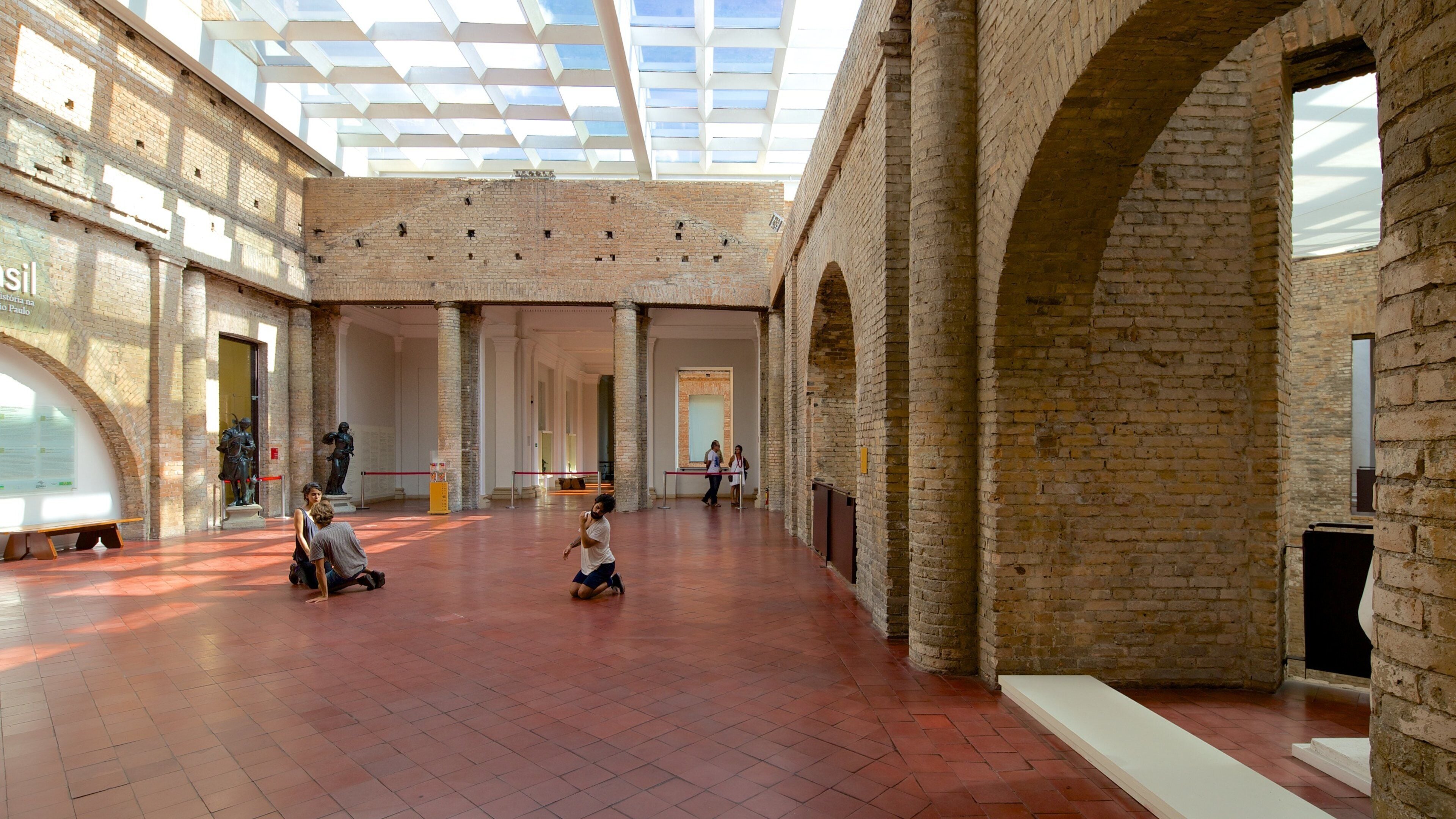 Pinacoteca do Estado showing art and interior views