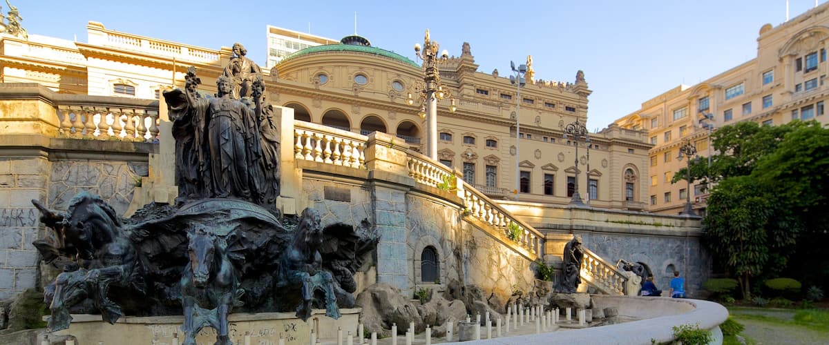 Municipal Theater featuring heritage architecture and a fountain