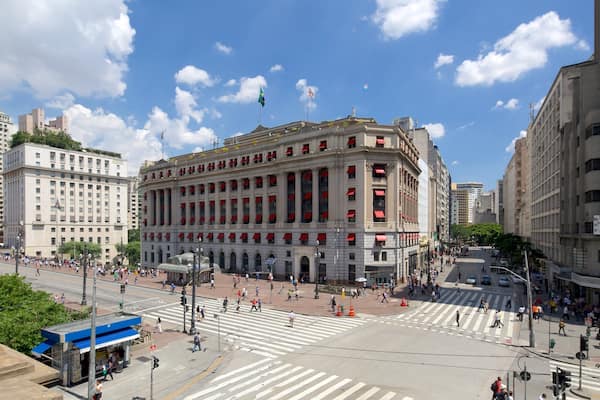 Theatro Municipal welches beinhaltet historische Architektur, Straßenszenen und Stadt