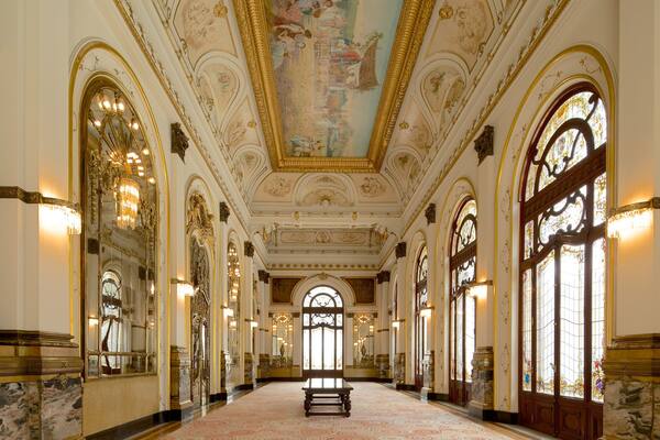 Municipal Theatre of São Paulo which includes heritage architecture, theater scenes and interior views