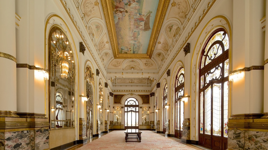 Municipal Theatre of São Paulo which includes heritage architecture, theater scenes and interior views