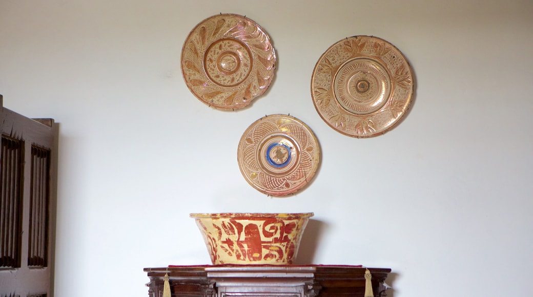 Alcazar de Colon joka esittÀÀ sisÀkuvat, perintökohteet ja taide