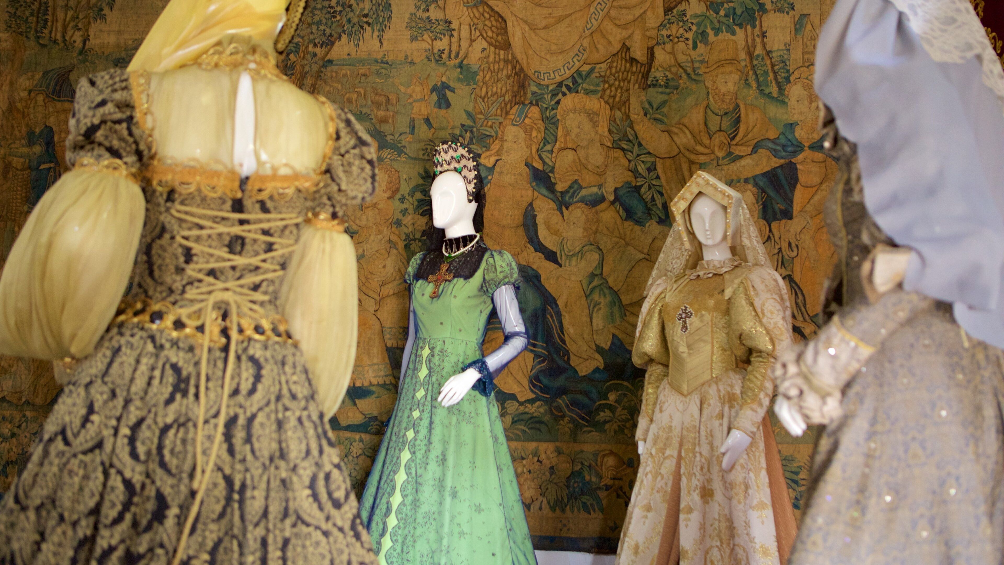 Alcazar de Colon which includes heritage elements