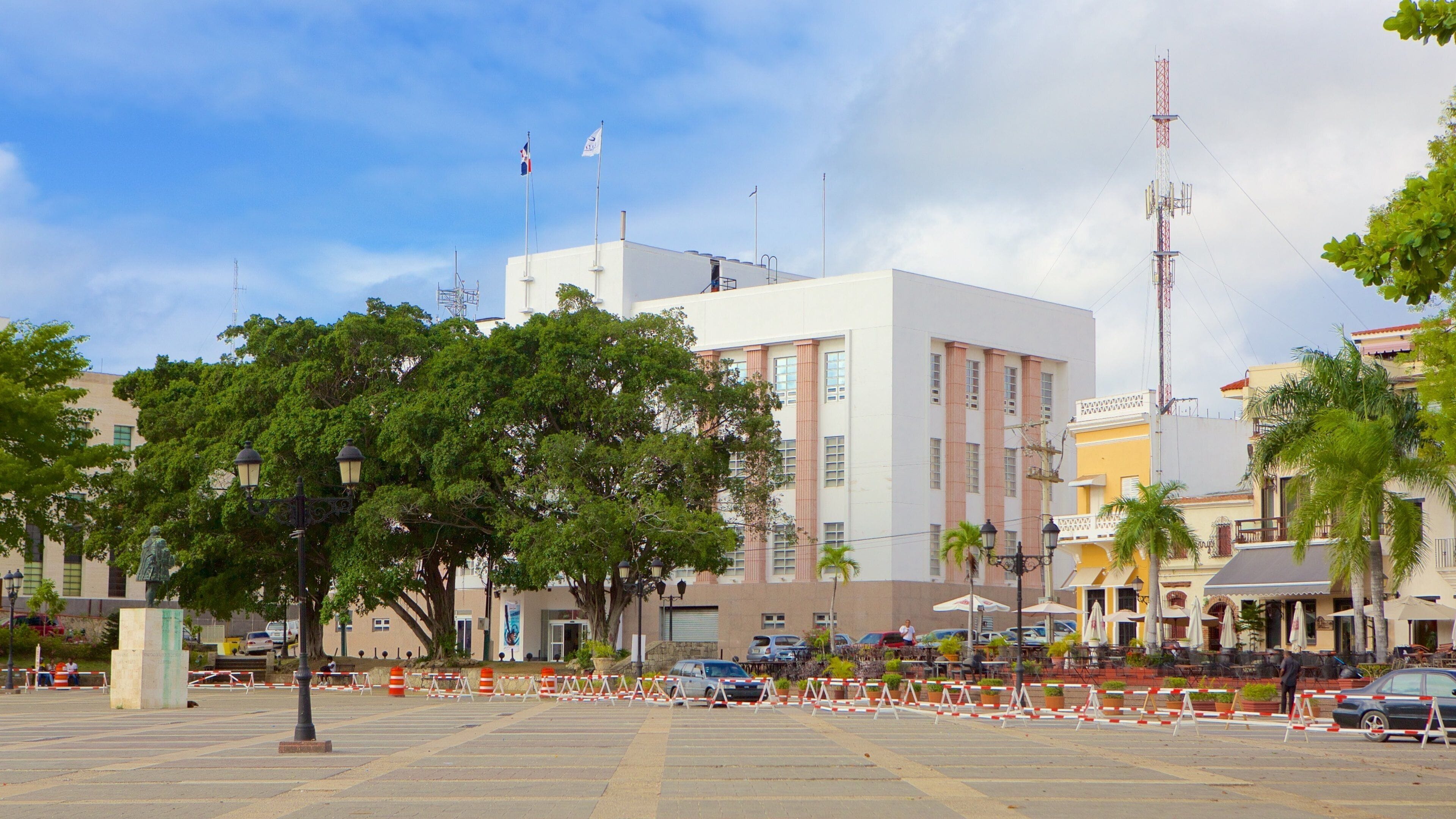 Alcazar de Colon johon kuuluu tori ja kaupunki