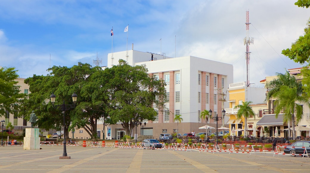 Alcazar de Colon johon kuuluu tori ja kaupunki
