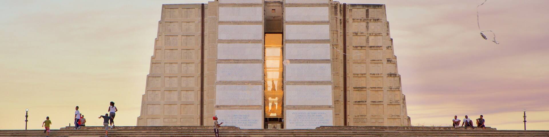 Columbus Lighthouse showing a lighthouse and a monument