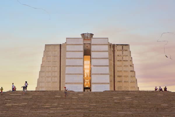 Columbus Lighthouse showing a lighthouse and a monument