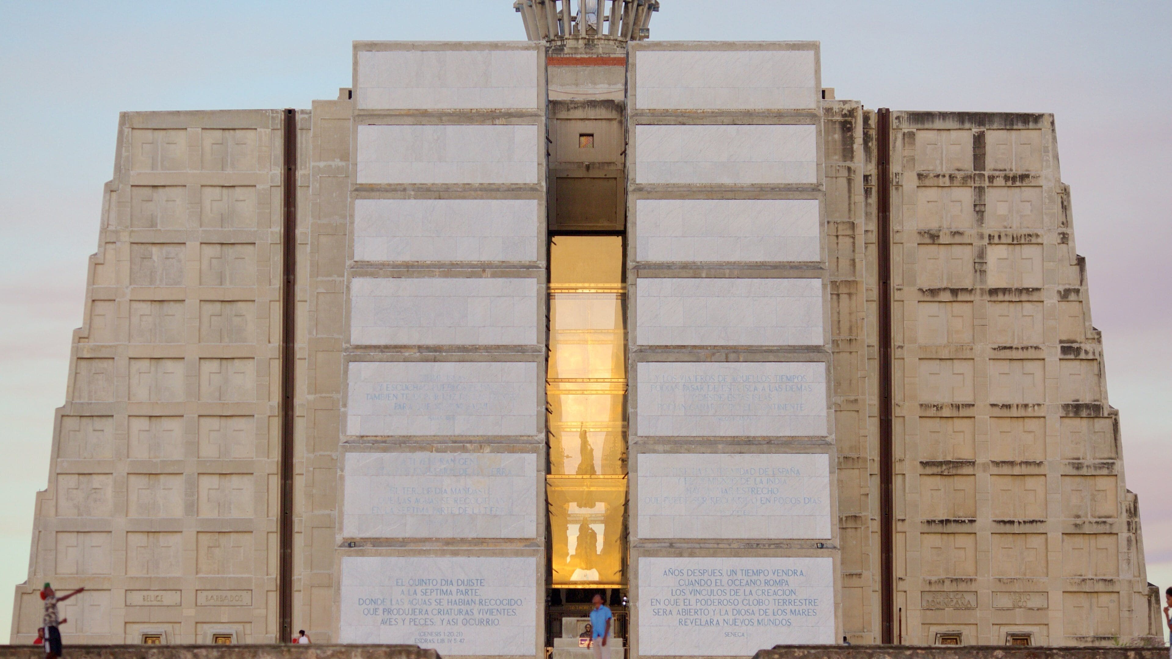 Colon Lighthouse and Museum which includes a monument and a lighthouse