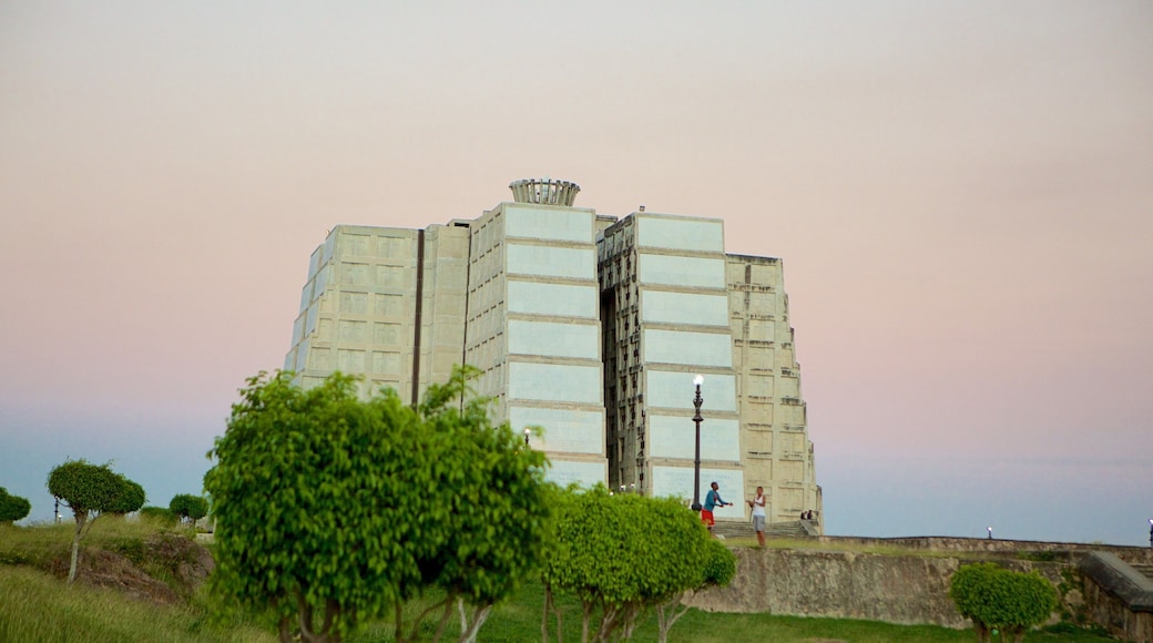 Phare de Colomb qui includes monument et phare