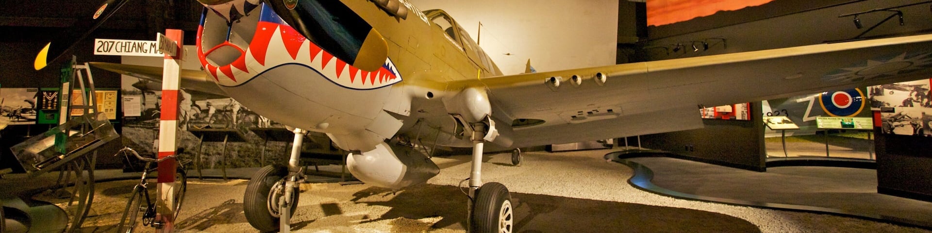 Musée privé d\'aéronautique et d\'aérospatiale Museum of Flight qui includes vues intérieures et avion