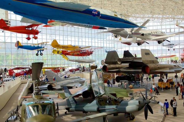 Musée privé d\'aéronautique et d\'aérospatiale Museum of Flight montrant vues intérieures