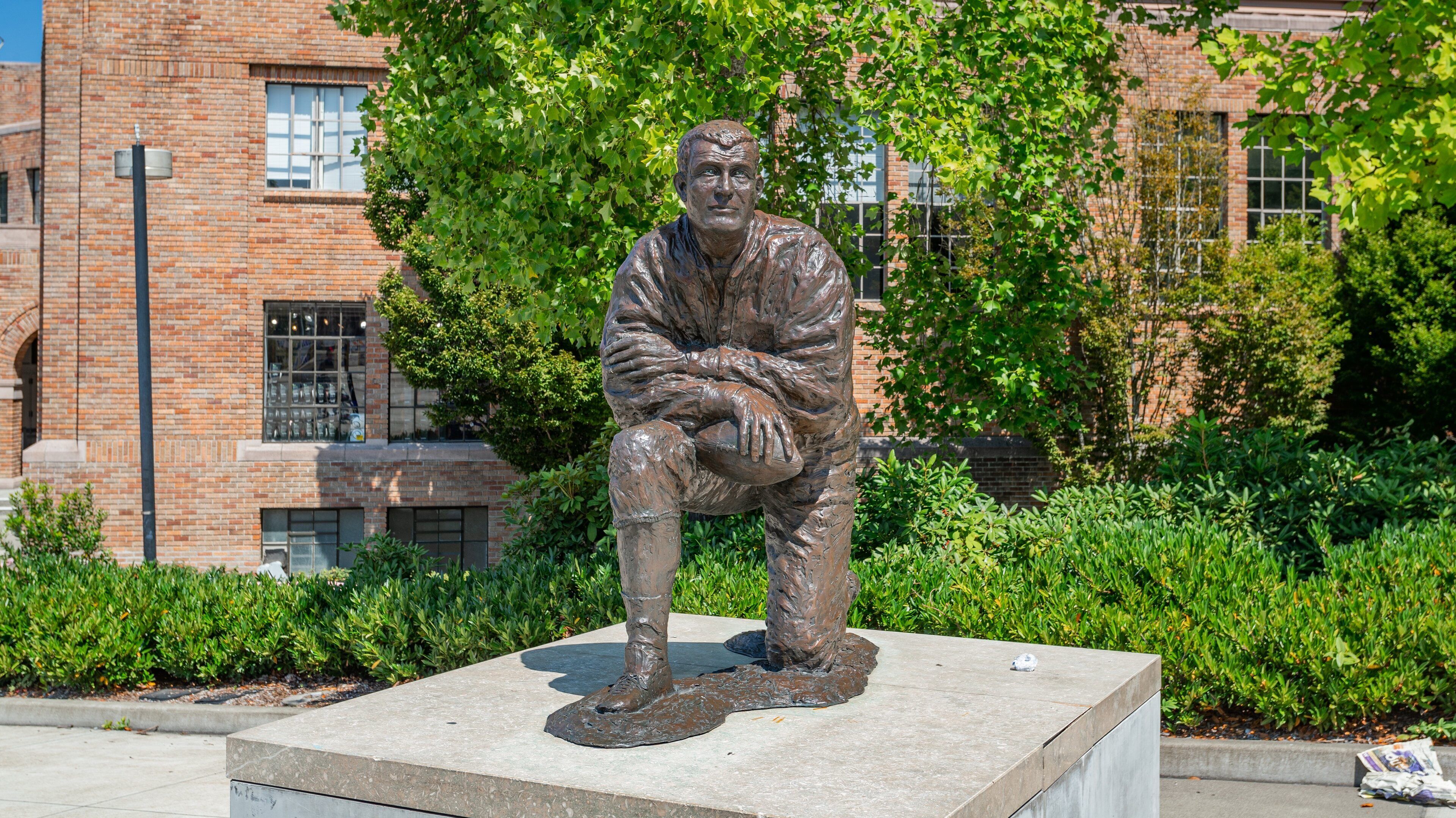 Husky Stadium showing a statue or sculpture