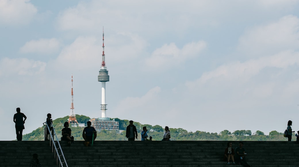 National Museum of Korea as well as a small group of people