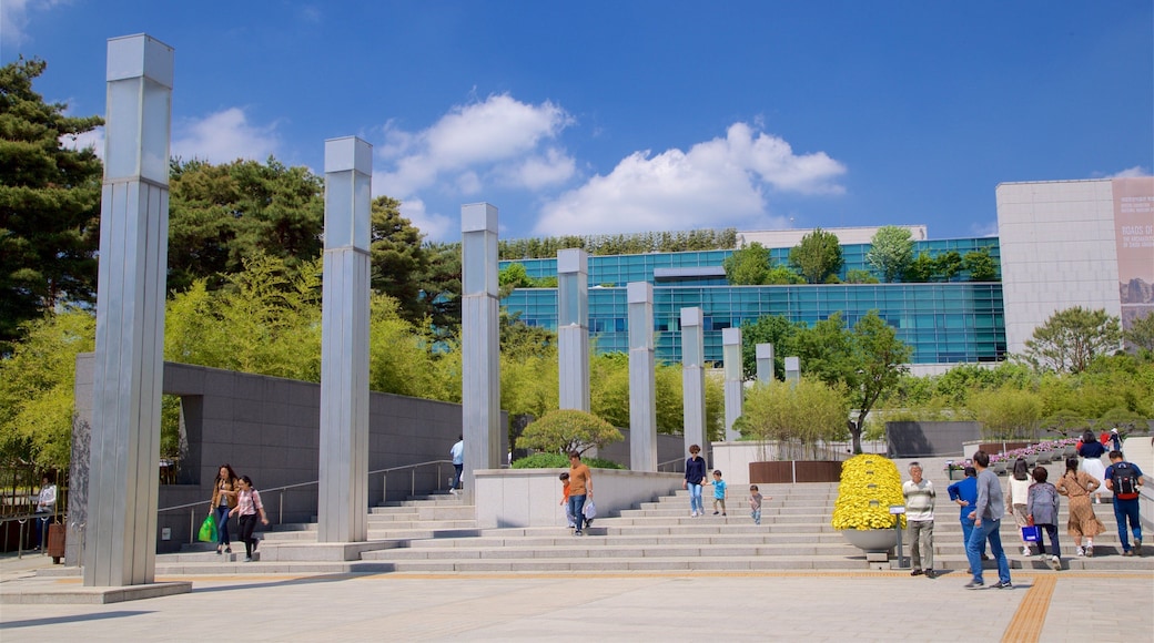 National Museum, Seoul, South Korea which includes flowers as well as a small group of people