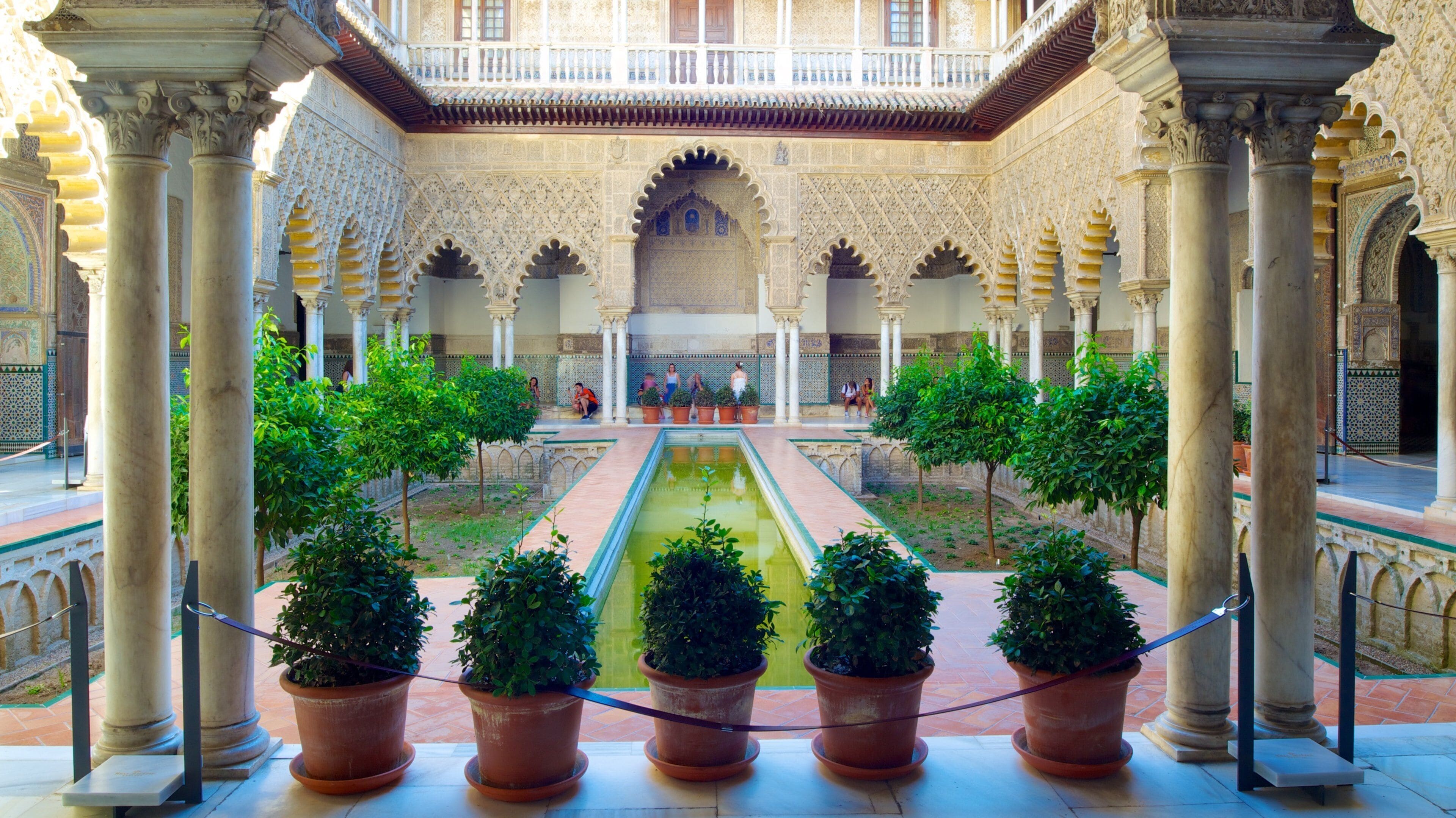 Alcazar showing a pond, heritage architecture and château or palace