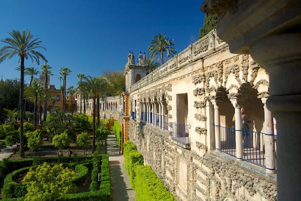 Alcázar mostrando arquitectura patrimonial